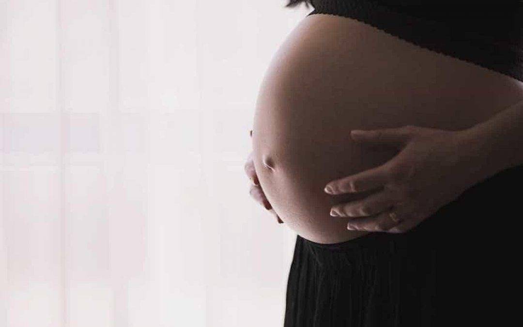 Lei garante a trabalhadora gestante o afastamento do trabalho presencial durante a pandemia